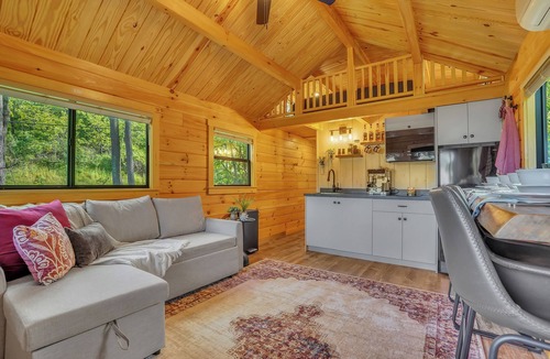 Herndon Cabin | Twilight Escape Tiny home in Herndon Pa