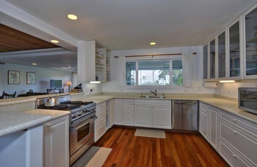 Hilo House | Two Luxury Homes @ Richardsons Beach Park-Hilo Bay. Sleeps 16. Best Location.