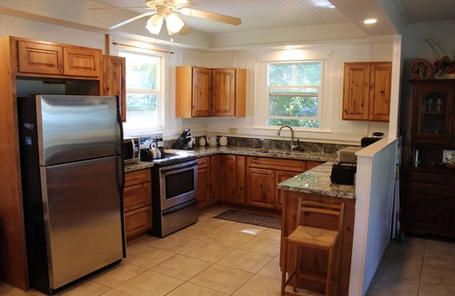 Hilo House | Two Luxury Homes @ Richardsons Beach Park-Hilo Bay. Sleeps 16. Best Location.