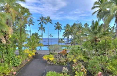 Hilo House | Two Luxury Homes @ Richardsons Beach Park-Hilo Bay. Sleeps 16. Best Location.