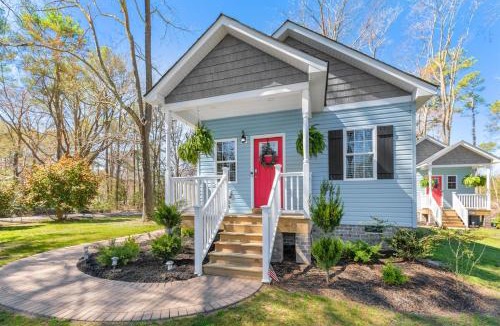 Deltaville House | Two Private Cottages 3BR, Boat Parking, Walk to Marinas