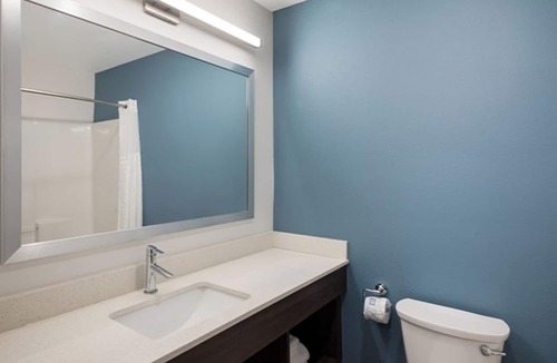 Austin Hotel | Two Spacious Room Near UT Austin w/Full Kitchen – Ideal for Students & Families