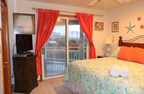 Spindrift House | Uilani's Dream! Beautifully Renovated with expansive decks!