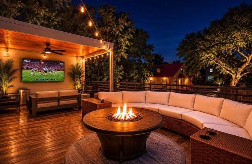 Blackshear-Prospect Hill House | Ultimate ATX Group Stay | Rooftop + Putting Green