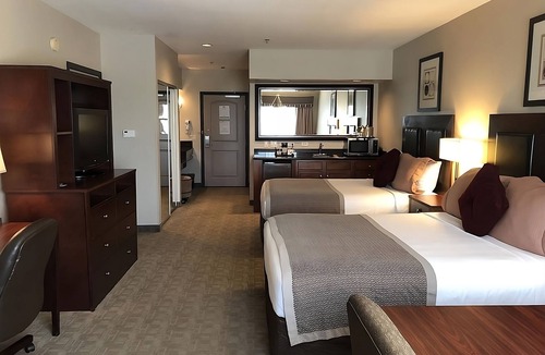 Killeen Hotel | Ultimate Couple's Escape! 1 Comfy Unit and Pool.