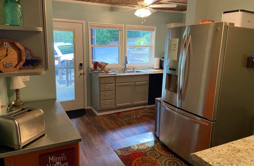 Zirconia Cabin | Ultimate Escape, Henderson Private Mountain Retreat, WiFi, Hot Tub, Scenic Views