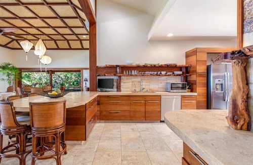 Kailua-Kona Villa | Ultra private oceanfront gated compound with pool & spa just minutes from town.