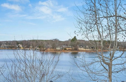 Inman House | Unbeatable lake & mountain views in renovated, family-friendly, lakefront home