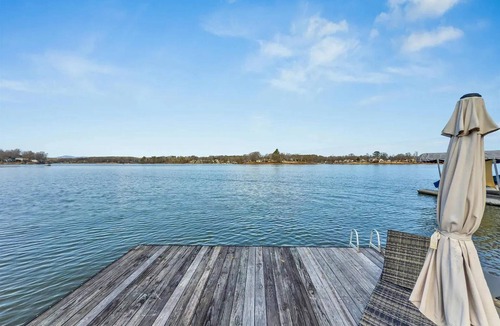 Inman House | Unbeatable lake & mountain views in renovated, family-friendly, lakefront home