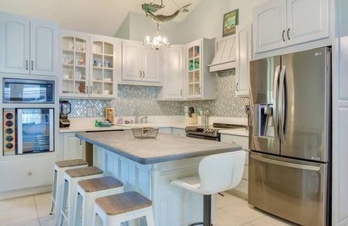 Folly Field House | Under the Sea: Walk2Beach, Pool, Putting Green, Fenced Yard, EV