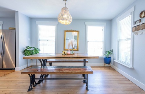 Dawson House | Unique, Artsy Bungalow, Walk to South Congress. Pet Friendly!