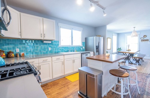 Dawson House | Unique, Artsy Bungalow, Walk to South Congress. Pet Friendly!