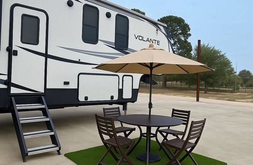 Flower Mound House | Unique RV Stay! Perfect for Couples, Families,n And Explorers in the heart of FM