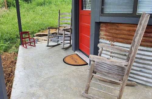 Newport Cottage | Unique tiny home, close to Smoky Mountains National Park.