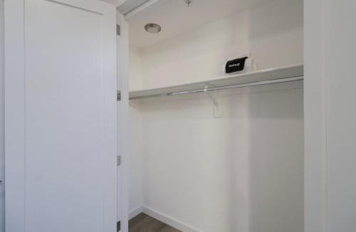Shaw Apartment | Unit 7 Spacious 3 Bedroom Plus Sofa Bed Sleeps 10