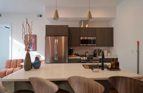 Shaw Apartment | Unit 7 Spacious 3 Bedroom Plus Sofa Bed Sleeps 10