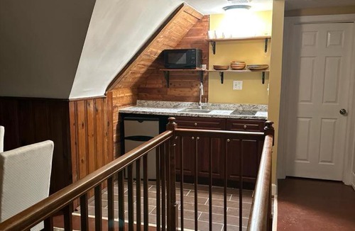 Seat Pleasant Apartment | Unit-A Gorgeous private suite near metro train station and Washington DC