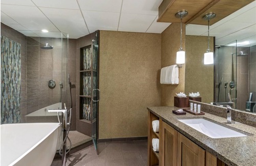 Braselton Hotel | Unwind in Well-Appointed Accommodations Near Championship Golf Courses – 2 Min
