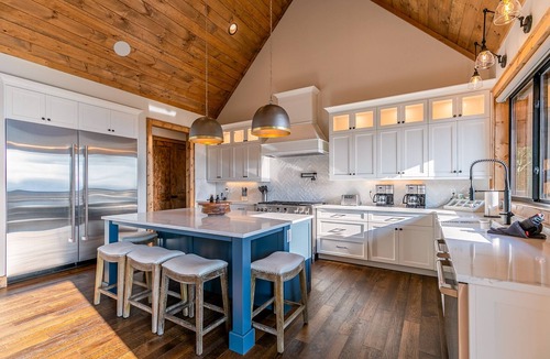 Banner Elk Cabin | Up & Away at Eagles Nest | Luxury Mountain Home | Sleeps 24 | Views + Hot Tub