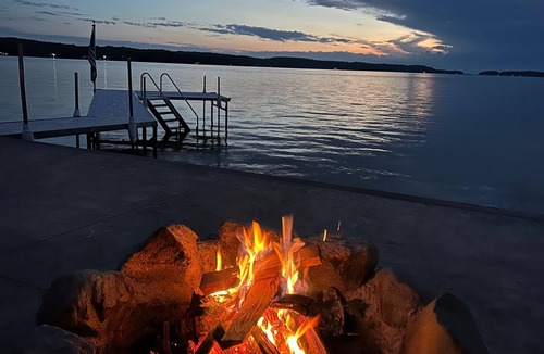 Onekama House | Updated 3 bedroom; 2 bath home on Portage Lake! Sleeps 10!