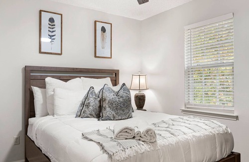 Prosperity Church Road House | Updated 3B/2.5B University Home -King Bed- Jacuzzi