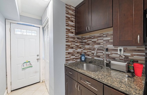 Anacostia Apartment | Updated Cozy 2BR Apartment in DC