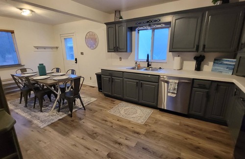 Higgins Lake Cottage | Updated Higgins Cottage w/AC - Walking Distance to Higgins & Boat Parking