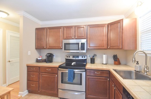 Columbia House | Updated Townhome near Downtown Columbia, I-26, Lexington Medical Center