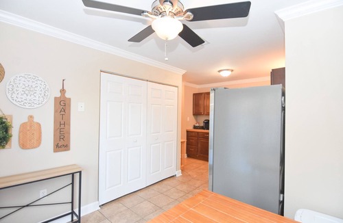 Columbia House | Updated Townhome near Downtown Columbia, I-26, Lexington Medical Center