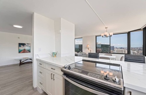 Waikiki Condo | [Upgraded June.2023]- Modern Penthouse Great View!
