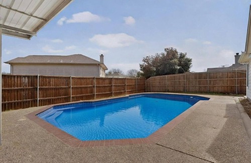 Lake Dallas House | Upgraded Pool Home Minutes to UNT & Denton