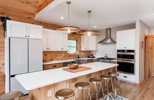 McHenry Cabin | Upscale 5BR Cabin at Deep Creek - 4 King Suites + Hot Tub & Dog Friendly