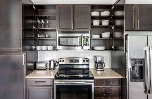 Gateway Apartment | Upscale Arboretum 1BR w/ Gym, Pool & W/D, nr restaurants, by Blueground