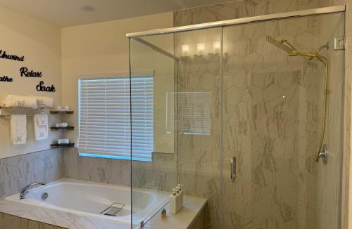 Southeast Houston Villa | Upscale Gateway, 10 min to NRG Stadium,Med Ct,HDT,