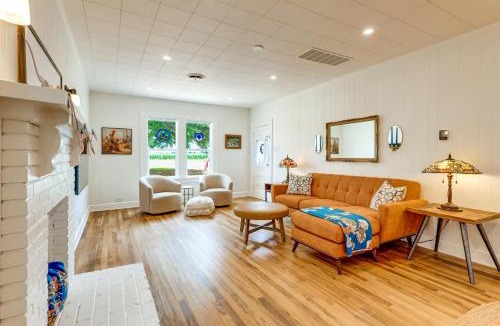 Milam County House | Upscale Home on 120 Acres: Near Wedding Venues!