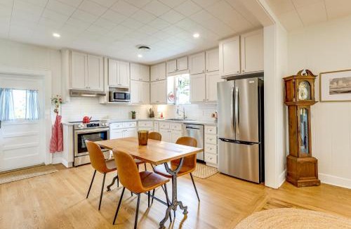Milam County House | Upscale Home on 120 Acres: Near Wedding Venues!