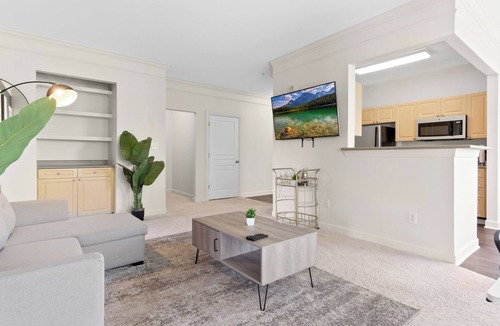 Cary Apartment | Upscale King 2BR Suite Downtown Raleigh