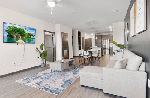 North Raleigh Apartment | Upscale King 5 Bed Suite—in North Raleigh!