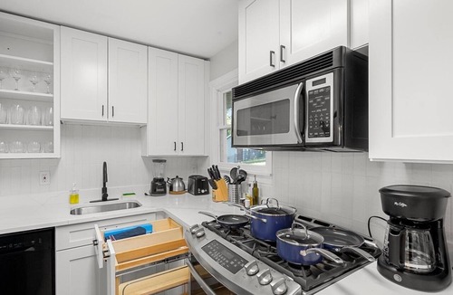 Rose Hill Bed & Breakfast | Upscale | Old Town Views | 3BD Lux