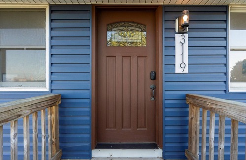 Jefferson Manor Apartment | Upscale Old Town Views 3BD Lux