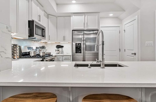 Herndon House | Upscale+Private Home 3 BEDR+3 BTH, Kitchen, Garage