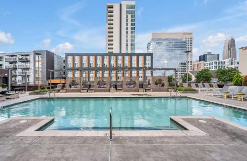 Second Ward Apartment | Uptown Escape - Free Parking, Pool, Walkable