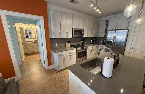 Second Ward Apartment | Uptown Escape - Free Parking, Pool, Walkable