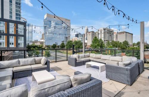 Second Ward Apartment | Uptown Escape - Free Parking, Pool, Walkable