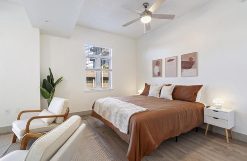 Charlotte Center City Apartment | Uptown Luxury - Top Floor King Suite, Free Parking