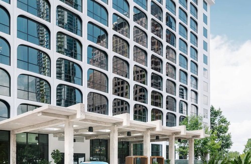 Congress Avenue Historic District Hotel | Urban Retreat, Lake Views, Modern Comfort in Austin, 4 Pet-Friendly Units, Pool!