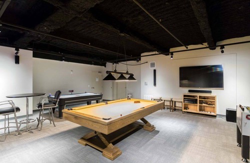 Central Business District Hotel | Spacious Modern 1BR Condo in California Building by Hosteeva