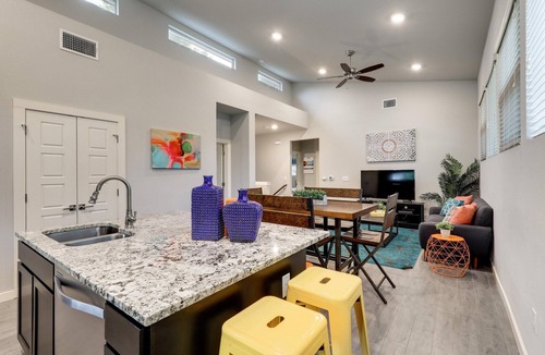Holly House | UT Football Fave - Mins to Downtown, Rainey St!