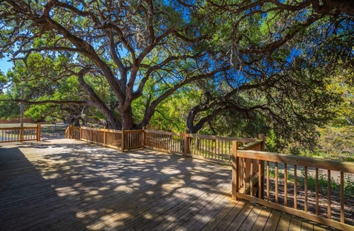 Utopia Cabin | Utopia River Retreat is a secluded paradise nestled along the Sabinal River in the Texas Hill Country.