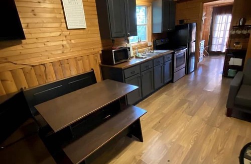 Paluxy Cabin | Vacation Cabin Rental with a Private Hot Tub near Fort Worth, Texas
